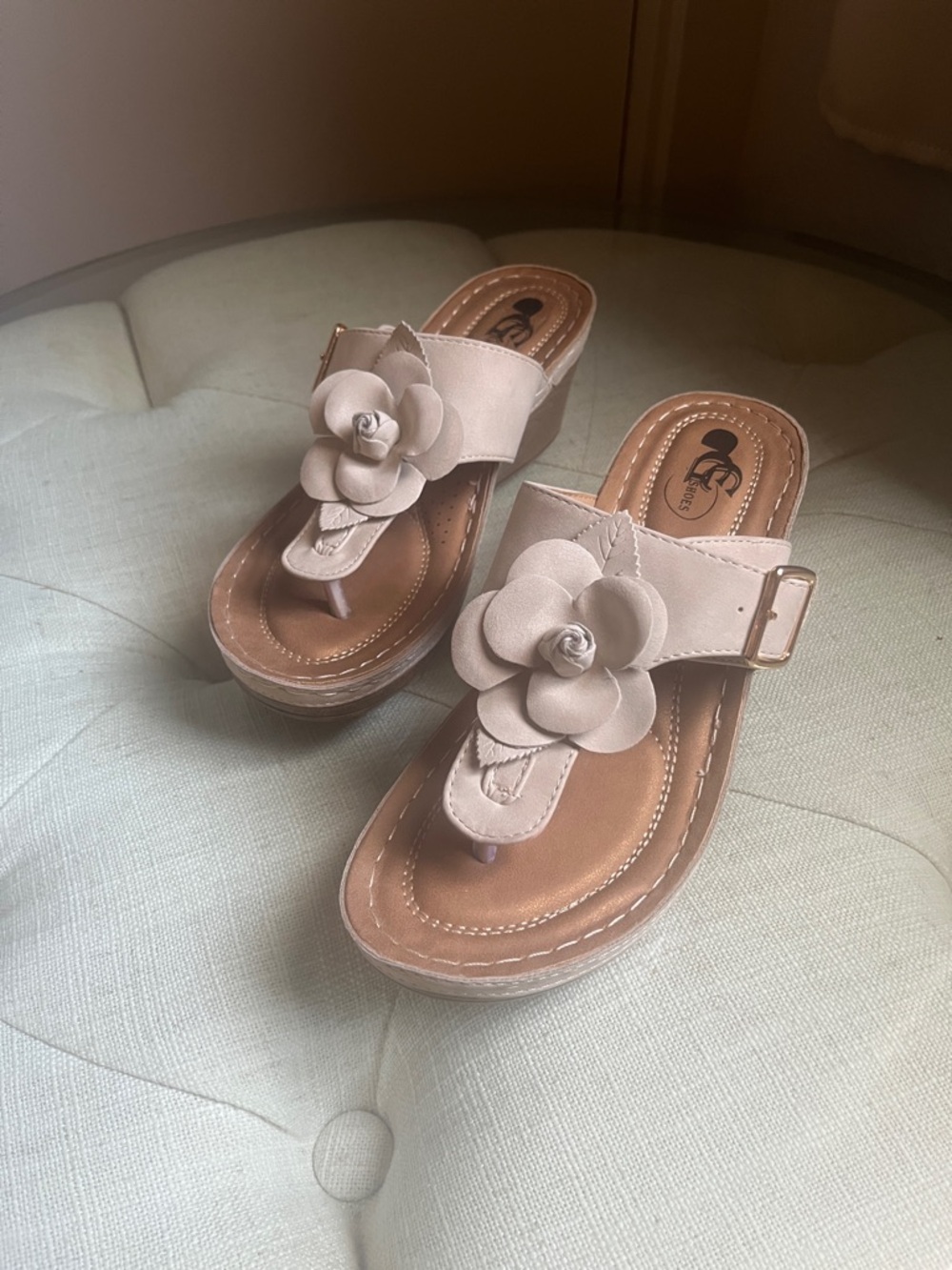 CG Shoes Like New Woman’s Size 7.5 Floral Wedge  Sandals — Beige